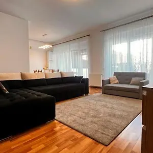 Apartament Airport With Private Garden, Otopeni